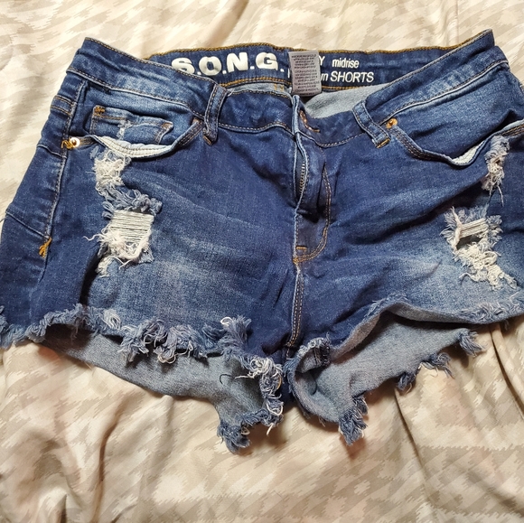 Cut off shorts - Picture 2 of 3